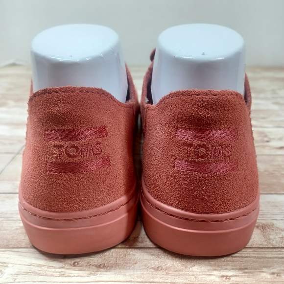 TOMS Suede Low Top Sneakers Mauve Salmon Leather EUC Women's Size 8.5 - Picture 4 of 12